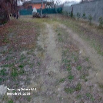 Na predaj priestranný pozemok 1641 m² v záhradkárskej chatov
