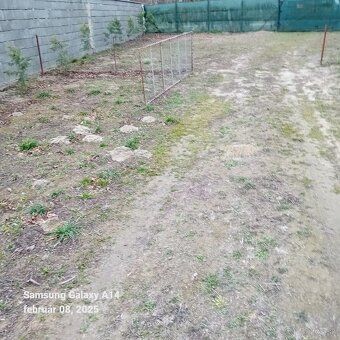 Na predaj priestranný pozemok 1641 m² v záhradkárskej chatov