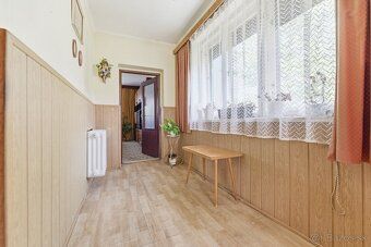 Rodinný dom s rozľahlým pozemkom - fotka inzerátu 1 15 fotie