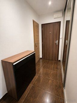 Ponúkam na PRENÁJOM 3 - IZBOVÝ byt na sídlisku Šváby, ulica 