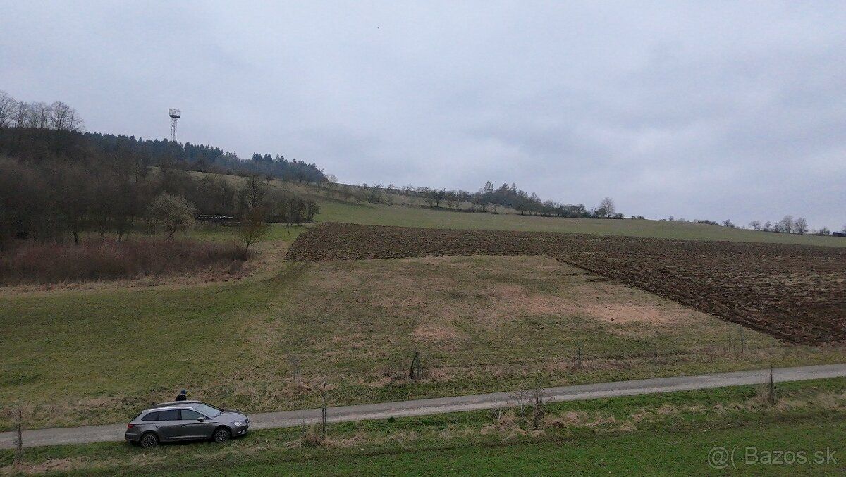 Predám pozemok v obci Slopná pozemok je nad cyklotrasou za k