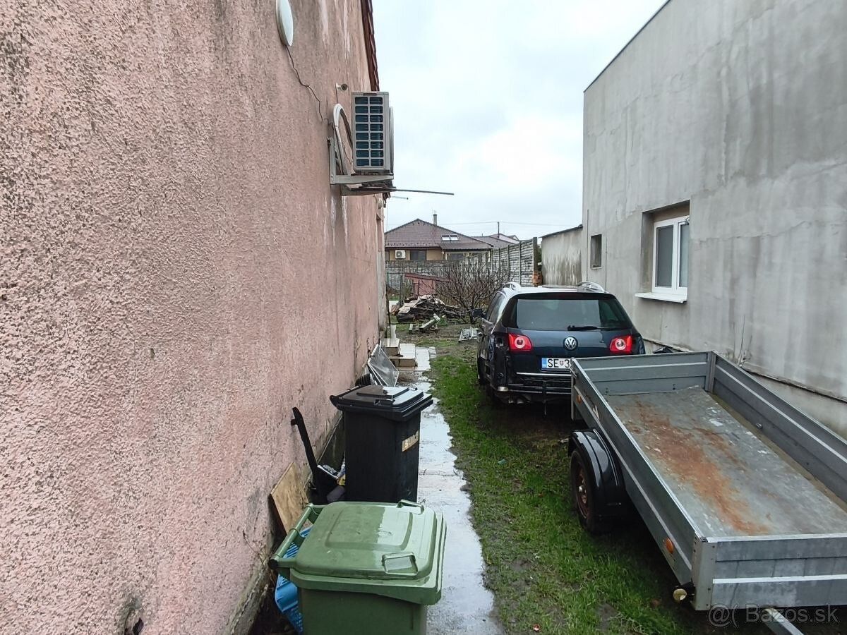 Pripravujeme dražbu rodinného domu spolu s pozemkami o celko