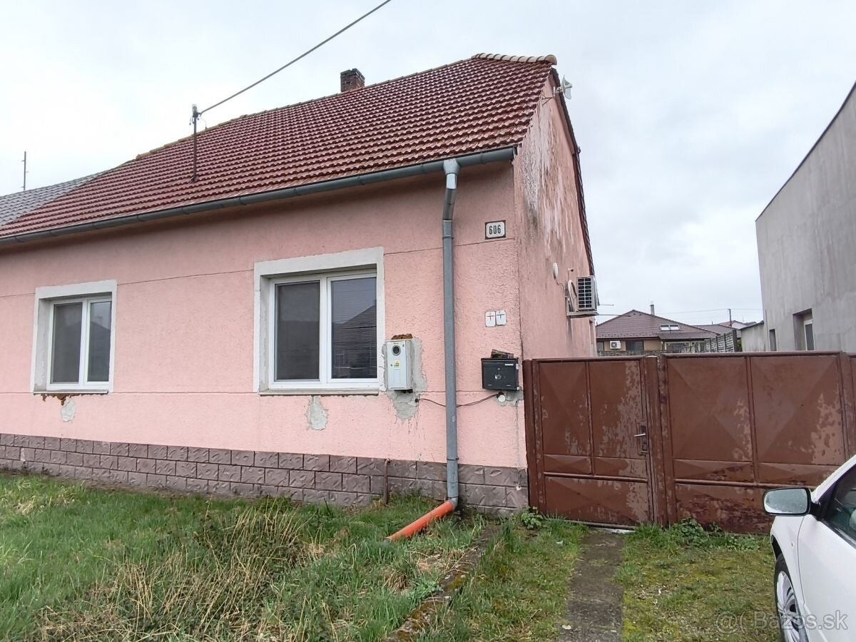 Pripravujeme dražbu rodinného domu spolu s pozemkami o celko