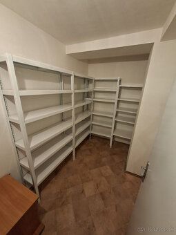 Hľadáte bývanie, kde si po práci skutočne oddýchnete? Tento 