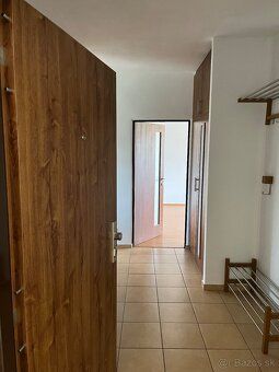 Ponúkam na prenájom 2izbový zrekonštruovaný byt v centre mes