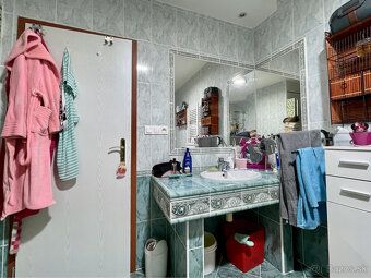Ponúkame Vám na predaj vkusný 4-izbový rodinný dom s garážou