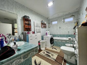 Ponúkame Vám na predaj vkusný 4-izbový rodinný dom s garážou