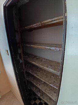 Predám 2,5 izbový byt (59m2) s logiou a špajzou v súkromnom 