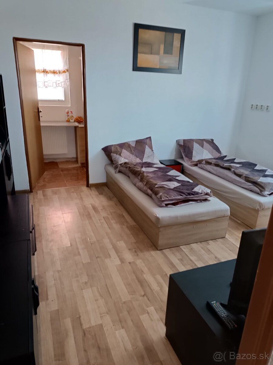 Dám do prenajmu samostatnú časť rodinného domu pre 4 osoby.P