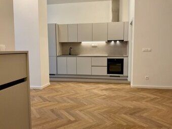 Hladam byt na dĺhy prenájom pre dve dospelych ženy, dieťa 10