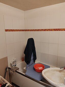 Predám 2-izbovy byt s balkónom v centre mesta, čiastočne pre