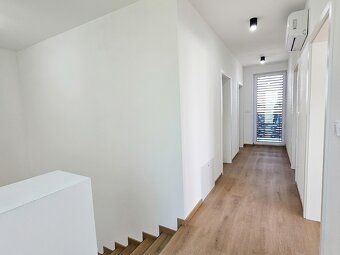 Túžite po novom, modernom bývaní s minimálnou údržbou a skve