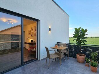 Túžite po novom, modernom bývaní s minimálnou údržbou a skve
