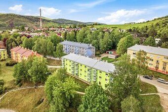 2-izbový byt s balkónom, k bytu prislúcha pivnica v suteréne