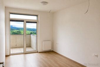 Prenajmeme slnečný 3-izbový byt s veľkou terasou a výhľadom 