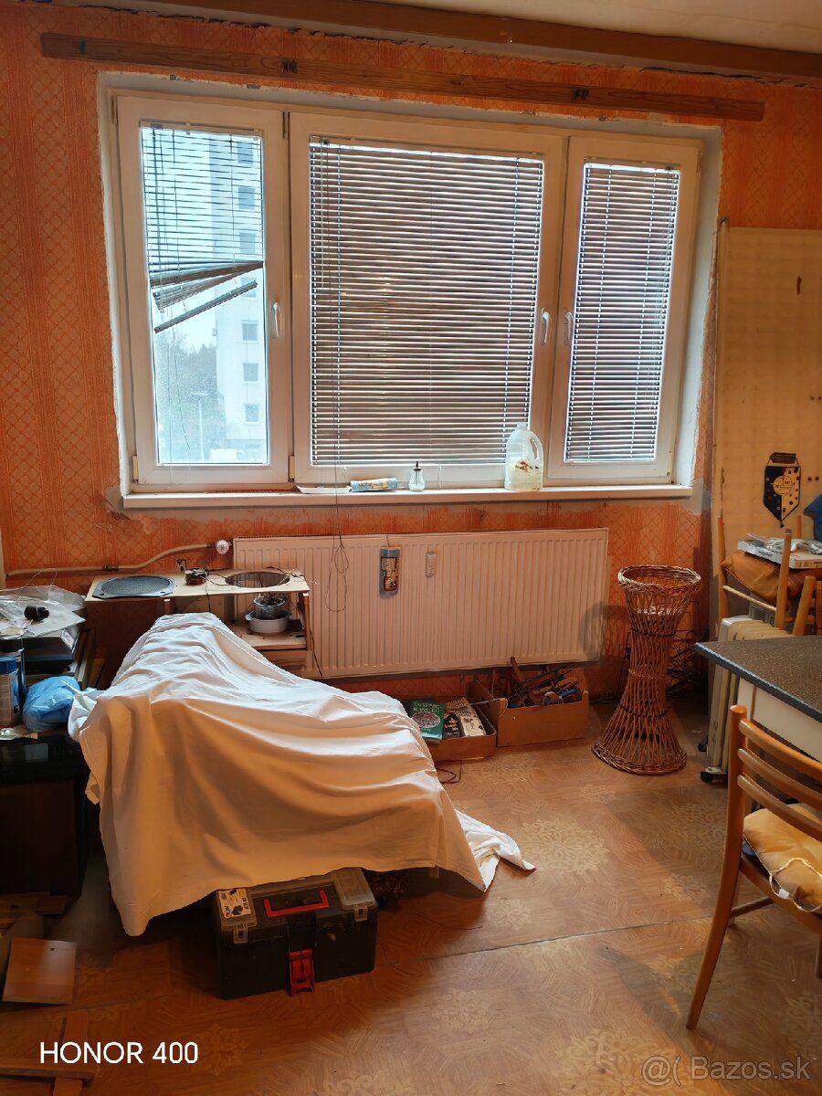 Ponúkame na predaj 3 izbový byt v Komárne na ulici Vodná. By