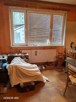 Ponúkame na predaj 3 izbový byt v Komárne na ulici Vodná. By