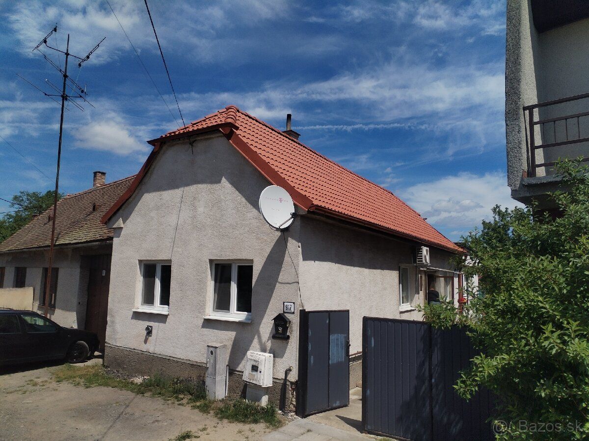 Ponúkame na predaj kompletne zrekonštruovaný rodinný dom v t