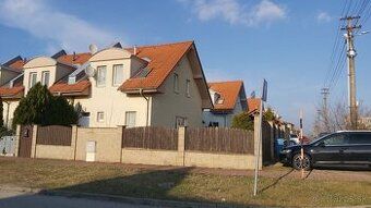 Ponúkame na predaj kompletne zrekonštruovaný rodinný dom v t