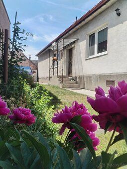 Ponúkame na predaj kompletne zrekonštruovaný rodinný dom v t