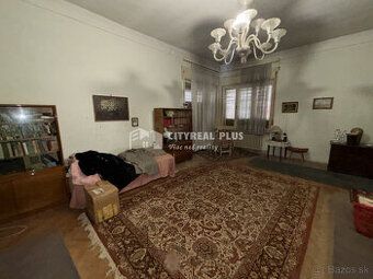 Ponúkam v Štúrove na predaj rodinný dom (výmera 458 m²), res