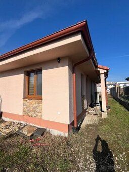 Ponúkam v Štúrove na predaj rodinný dom (výmera 458 m²), res