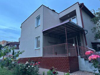 Ponúkam v Štúrove na predaj rodinný dom (výmera 458 m²), res