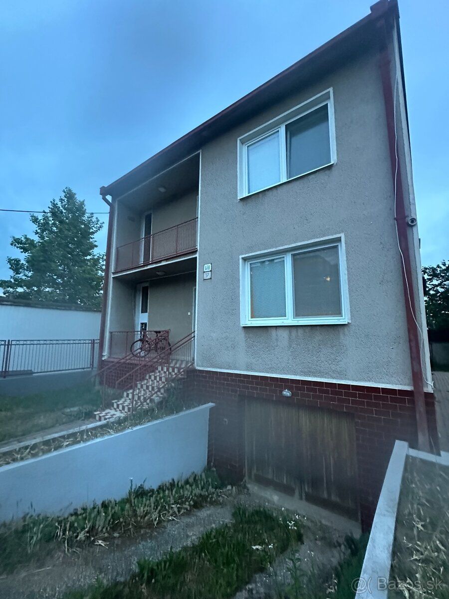 Ponúkam v Štúrove na predaj rodinný dom (výmera 458 m²), res