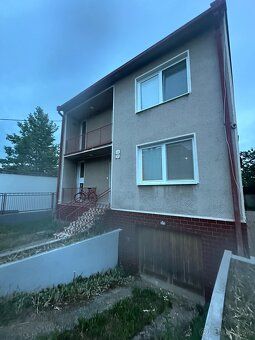 Ponúkam v Štúrove na predaj rodinný dom (výmera 458 m²), res