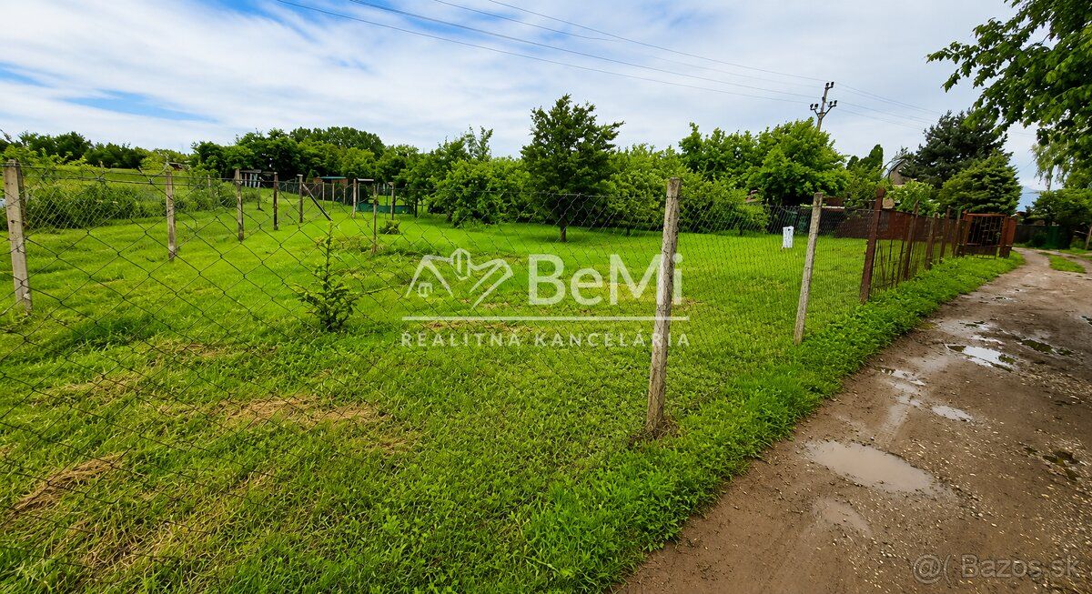 Ponúkame na predaj krásny slnečný pozemok o výmere 558 m², v
