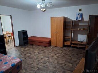 Na prenájom je útulný, svetlý domček s rozlohou približne 60