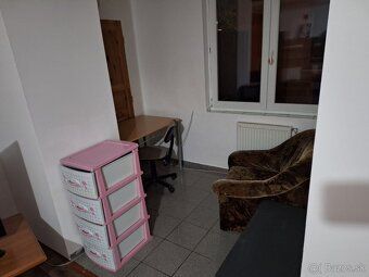 Na prenájom je priestranný, svetlý byt s rozlohou približne 