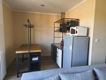 Prenajmem garsónku so sprchovým kútom a s balkónom vo Svite 