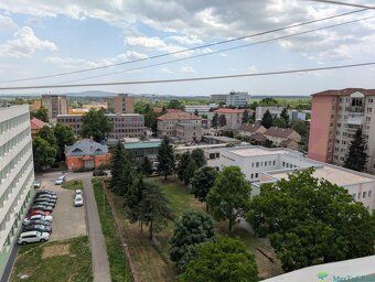 Ponúkame na predaj svetlý a priestranný 3-izbový byt vo vyhľ