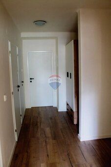 Realitná kancelária RE/MAX Vám ponúka na prenájom 2 izbový b