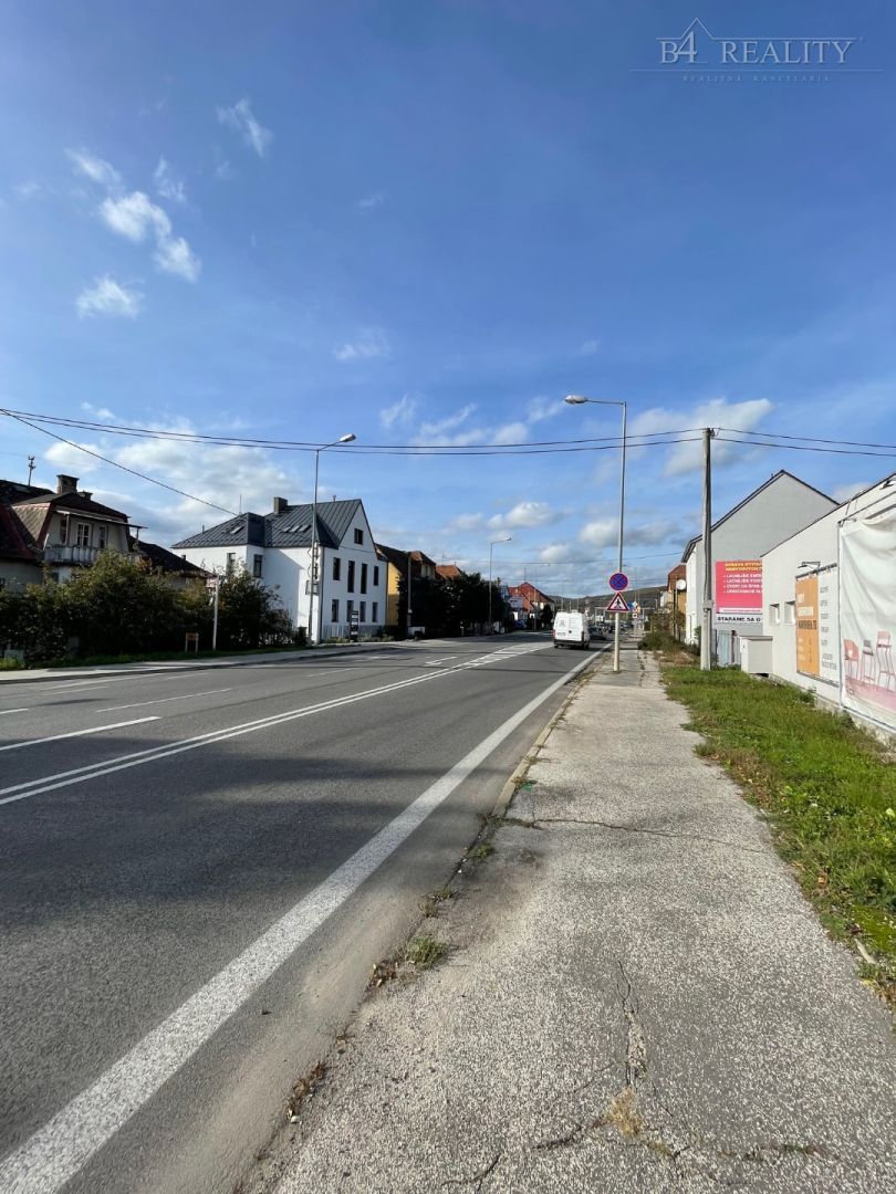 Ponúkame Vám na prenájom rovinatý pozemok s výmerou 800 m2 n
