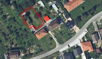 Ponúkame Vám na predaj rovinatý pozemok v Trenčianskych Bohu