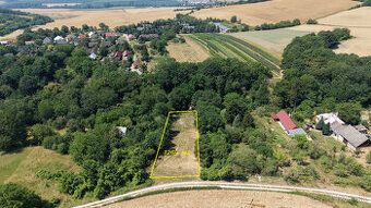 Ponúkame Vám na predaj rovinatý pozemok v Trenčianskych Bohu