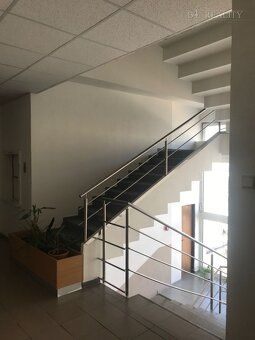 Ponúkame Vám na prenájom kanceláriu s výmerou 18 m2 na 3.p./