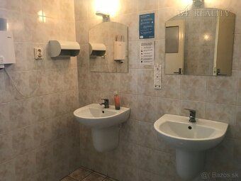Ponúkame Vám na prenájom kanceláriu s výmerou 32 m2 na 3.p./