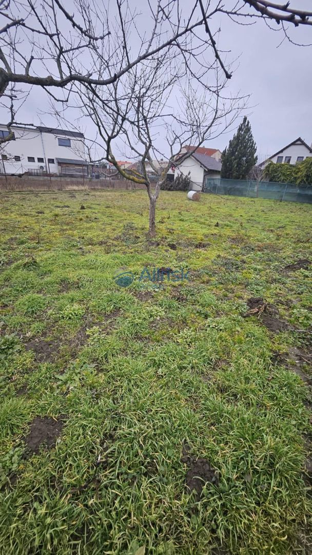 Ponúkame Vám na predaj rovinatý pozemok v blízkosti Bratisla