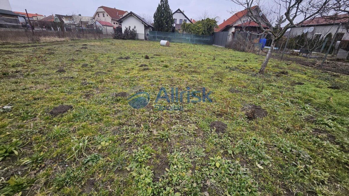 Ponúkame Vám na predaj rovinatý pozemok v blízkosti Bratisla
