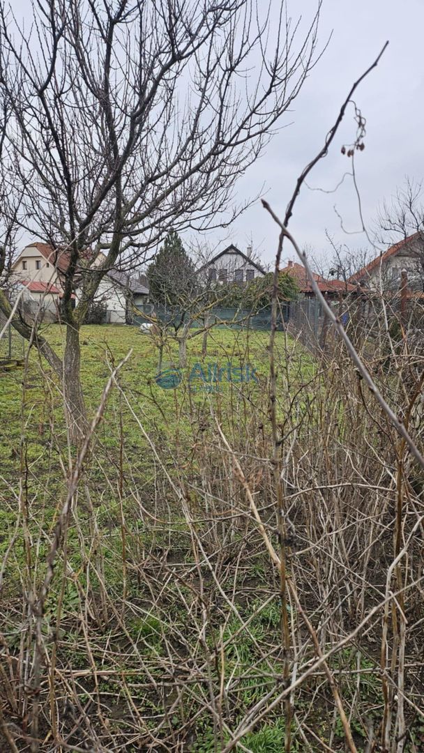 Ponúkame Vám na predaj rovinatý pozemok v blízkosti Bratisla