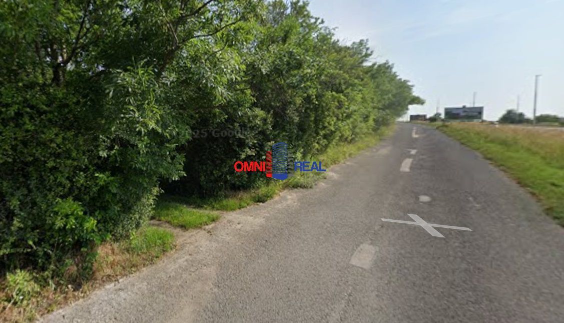 Ponúkame na predaj pozemok, neobrábaný vinohrad vhodný na re