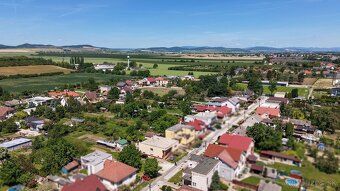 REMAX Ahoj ponúka na predaj rovinatý stavebný pozemok o výme