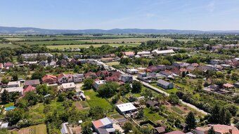 REMAX Ahoj ponúka na predaj rovinatý stavebný pozemok o výme