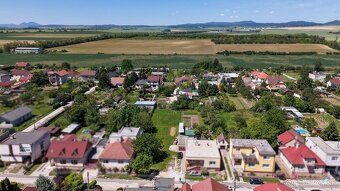 REMAX Ahoj ponúka na predaj rovinatý stavebný pozemok o výme