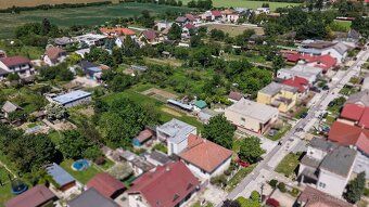 REMAX Ahoj ponúka na predaj rovinatý stavebný pozemok o výme