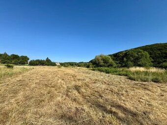 Ponúkame na predaj stavebný pozemok o výmere 1 600 m2 (20 m 