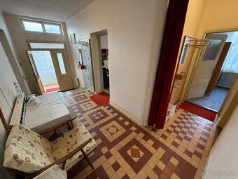 Do Vašej pozornosti Vám ponúkam na predaj útulný rodinný dom